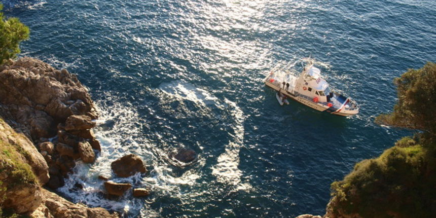 Dubrovnik, 281209. Dubrovacka policija jos uvijek ne zna tko je mladja zenska osoba koja je u ponedjeljak 28. prosinca oko 14,35 sati pala na obalu ispod dubrovackog ljetnog kina Dubrovnik, 281209. Dubrovacka policija jos uvijek ne zna tko je mladja zenska osoba koja je u ponedjeljak 28. prosinca oko 14,35 sati pala na obalu ispod dubrovackog ljetnog kina