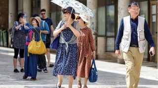 Sunčana nedjelja: Domaći i turisti na ulicama grada Sunčana nedjelja: Domaći i turisti na ulicama grada