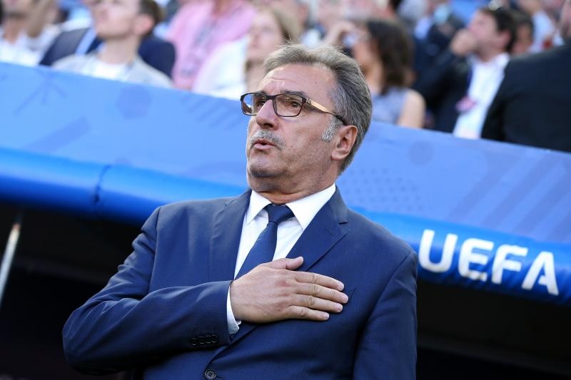 U dvoboju zadnjeg, 3. kola D skupine EURA u Bordeauxu igraju nogometaši Hrvatske i Španjolske (1-1).   Pred 40.000 gledatelja na stadionu Matmut Atlantic sudi Bjorn Kuipers.    Strijelci: 0-1 Morata (7), 1-1 Kalinić (45)
