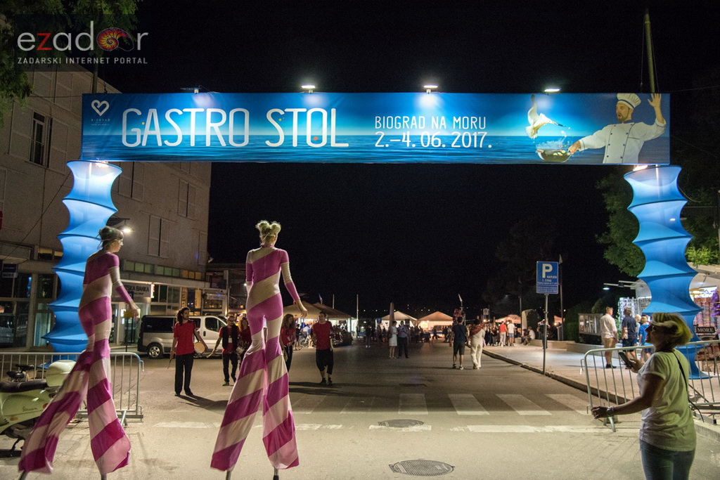 Otvoren 12. biogradski Gastro stol Otvoren 12. biogradski Gastro stol