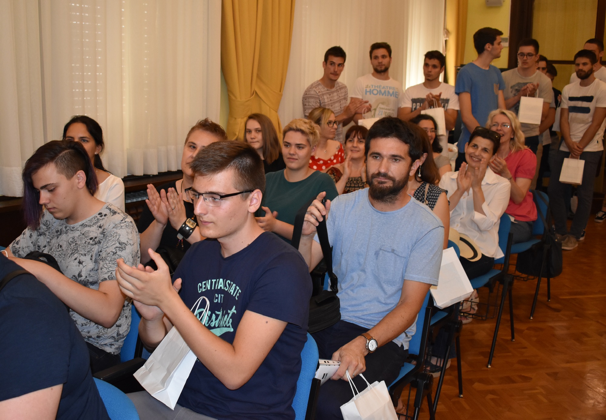 Župan ugostio nagrađene učenike osnovnih i srednjih škola Župan ugostio nagrađene učenike osnovnih i srednjih škola