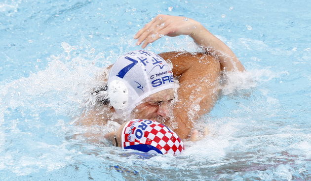 Zagreb, 090910.
Bazen Mladosti na Savi.
29. Europsko prvenstvo u vaterpolu,
Polufinalna utakmica Hrvatska -Srbija.
Na slici:Nikic Slobodan u akciji.
Foto: Goran Mehkek / CROPIX