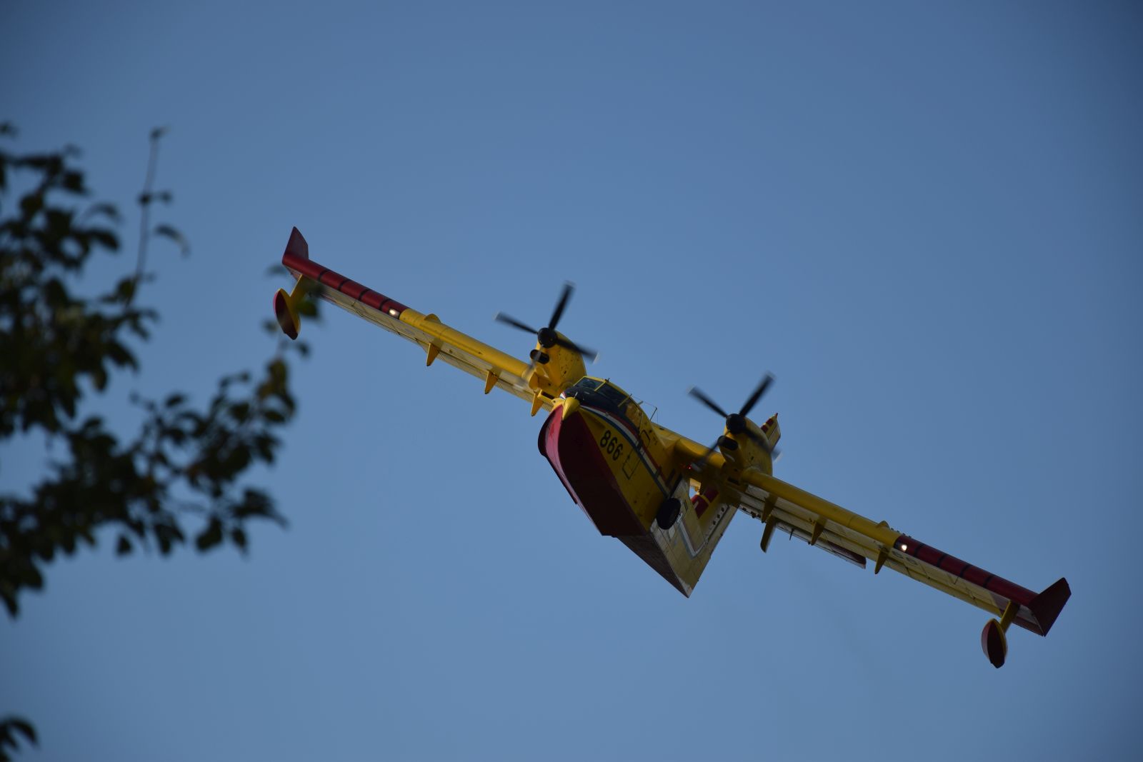Zračne i kopnene snage gase požar kod Kožina Zračne i kopnene snage gase požar kod Kožina