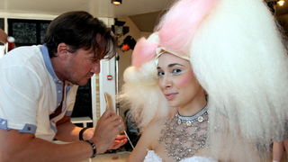 Zadar, 090610.
Na 8. Matrix World Touru 2010. u Zatonu kraj Zadra okupili su se frizeri iz desetak zemalja. Na spektakularnom trodnevnom druzenju koje organizira L’Oreal bilo je oko tisucu gostiju.
Foto: Branislav Grgurovic /CROPIX