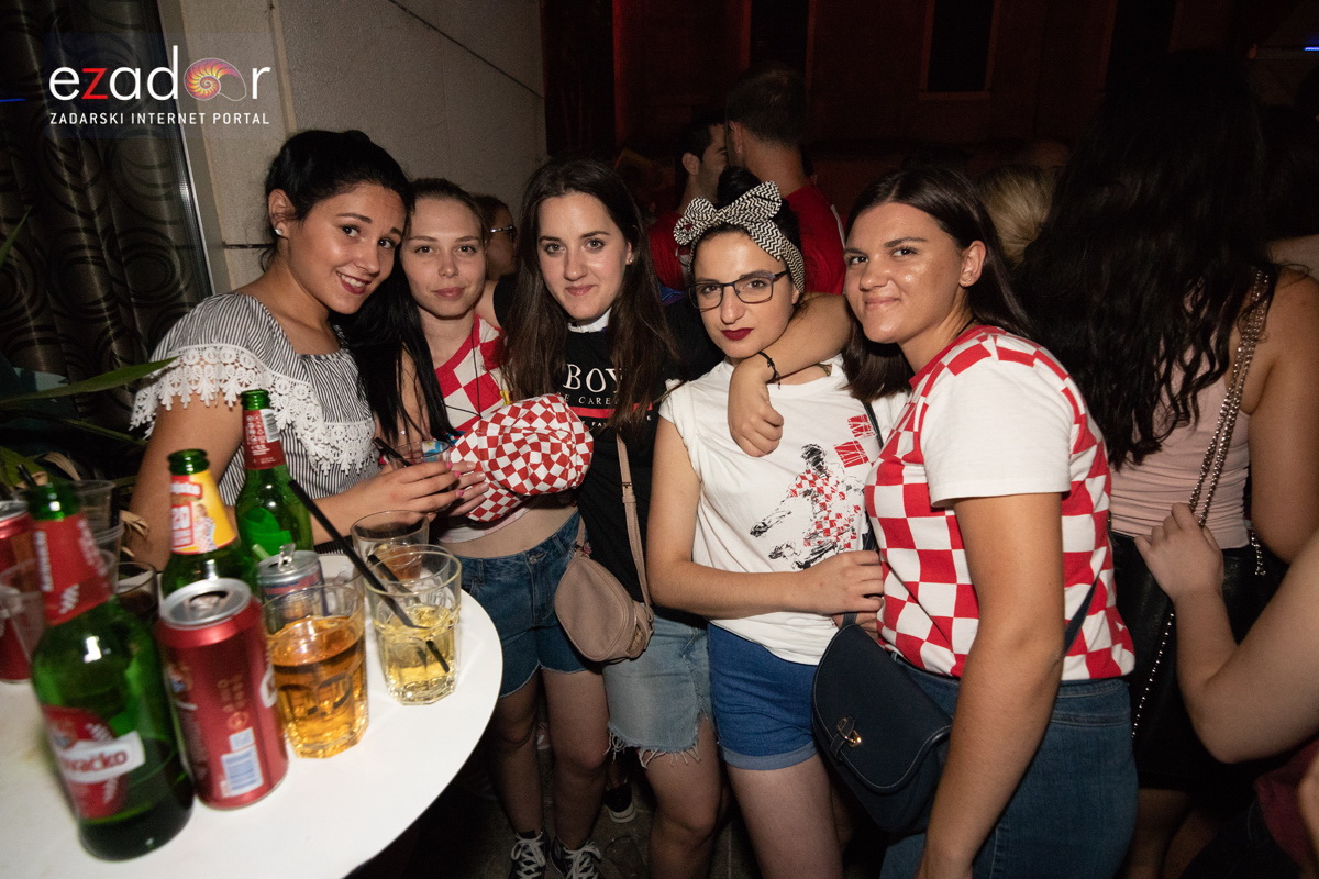 Čudesna noć: Velika fešta ulicama Zadra nakon plasmana Vatrenih u finale SP Čudesna noć: Velika fešta ulicama Zadra nakon plasmana Vatrenih u finale SP