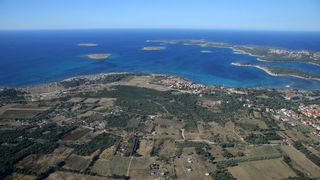 01.08.2013., Zadar – Fotografije panoramskog leta od Zadra do Medulina. Photo: Filip Brala/PIXSELL Autor  Filip Brala/PIXSELL KLJUČNE RIJEČI  let, panorama, grad Zadar, zracni snimak, Jadran, arhipelag, more, avion