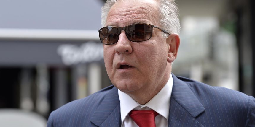 2016. Od karizmatičnog političkog vođe koji je uvjerljivo došao na vlast prije 15-ak godina Sanader je postao oličenjem kontroverznog političara opterećenog aferama 2016. Od karizmatičnog političkog vođe koji je uvjerljivo došao na vlast prije 15-ak godina Sanader je postao oličenjem kontroverznog političara opterećenog aferama