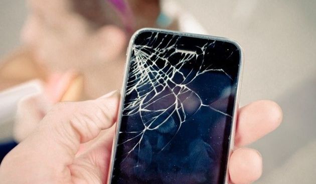Razbijeni mobitel, Foto: Bug.hr