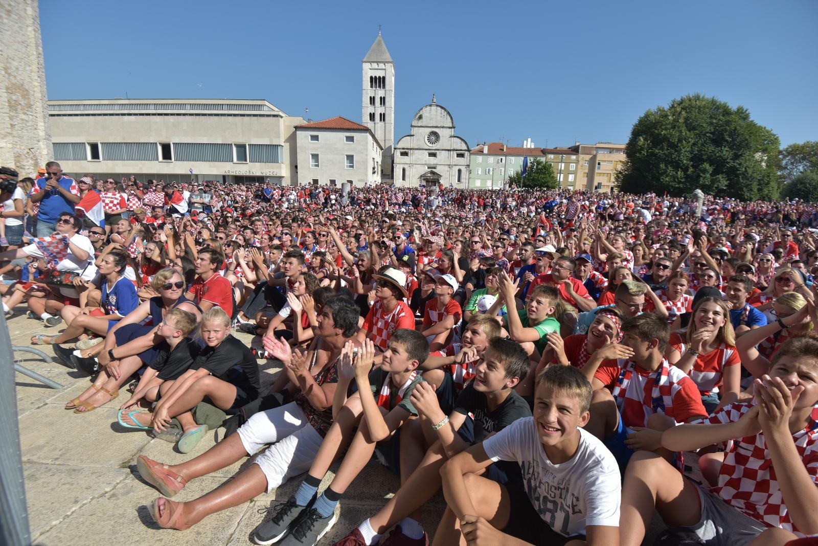 Tisuće Zadrana na Forumu navijalo za Vatrene u finalu Svjetskog prvenstva Tisuće Zadrana na Forumu navijalo za Vatrene u finalu Svjetskog prvenstva