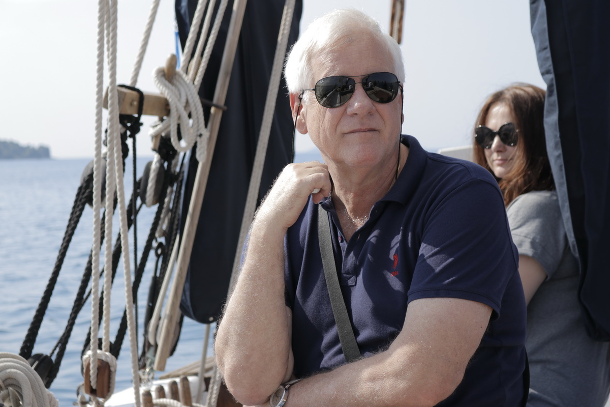 Kod otoka Prvića snimljen spot za pjesmu “Plovim” Tomislava Bralića i klape Intrade!