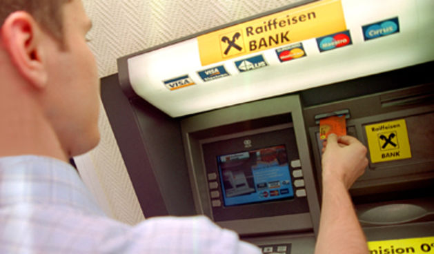 Raiffeisen banka, bankomat, foto: www.mediafax.ro