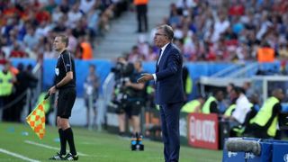 U dvoboju zadnjeg, 3. kola D skupine EURA u Bordeauxu igraju nogometaši Hrvatske i Španjolske (1-1).   Pred 40.000 gledatelja na stadionu Matmut Atlantic sudi Bjorn Kuipers.    Strijelci: 0-1 Morata (7), 1-1 Kalinić (45)
