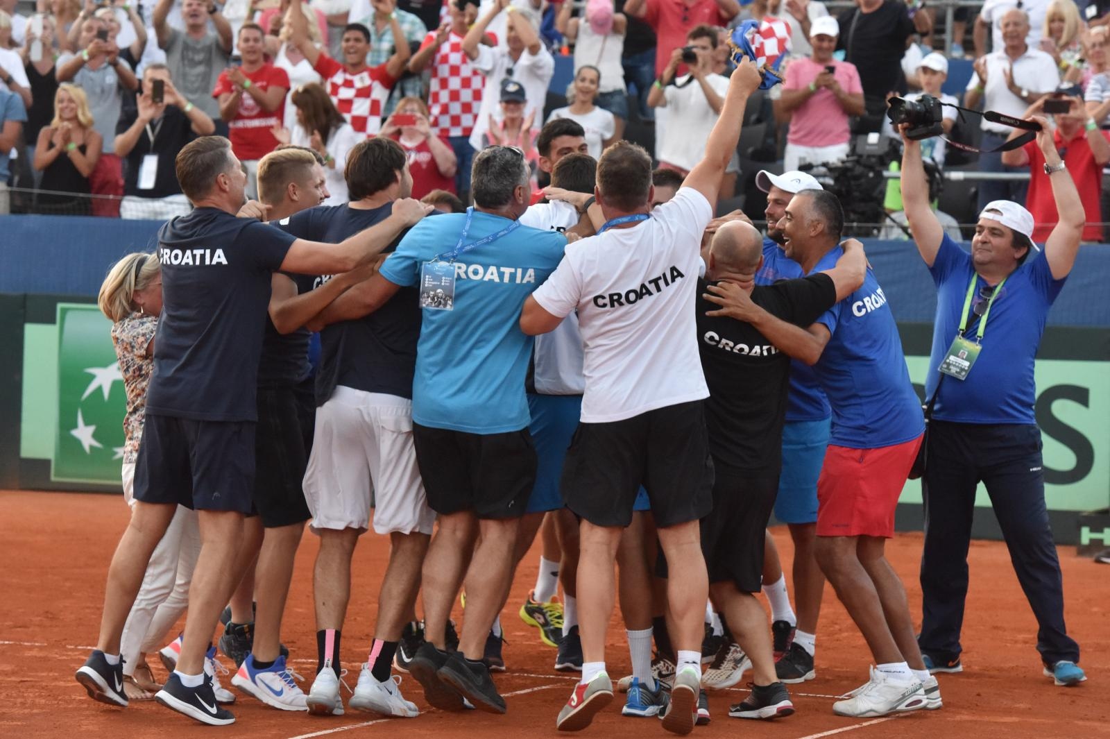 Slavlje hrvatskih tenisača nakon pobjede nad SAD-om Slavlje hrvatskih tenisača nakon pobjede nad SAD-om