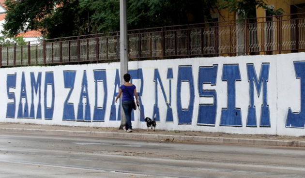 Zadar, 180709. Novi grafit navijaca Tornada na zidu kod tvornice kruha “Samo Zadar nosim ja u dusi “, koji jos nije dovrsen. Foto: Branislav Grgurovic /CROPIX