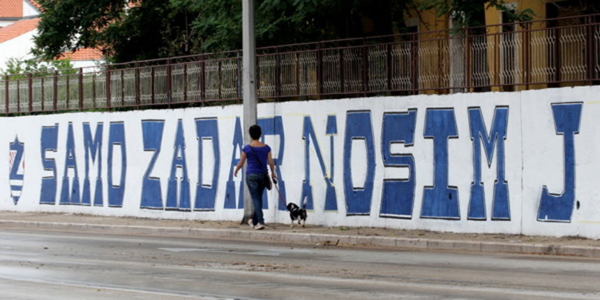 Zadar, 180709. Novi grafit navijaca Tornada na zidu kod tvornice kruha “Samo Zadar nosim ja u dusi “, koji jos nije dovrsen. Foto: Branislav Grgurovic /CROPIX Zadar, 180709. Novi grafit navijaca Tornada na zidu kod tvornice kruha “Samo Zadar nosim ja u dusi “, koji jos nije dovrsen. Foto: Branislav Grgurovic /CROPIX