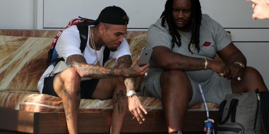 Novalja: Chris Brown zabavlja se u backstageu prije nastupa na Fresh island festivalu