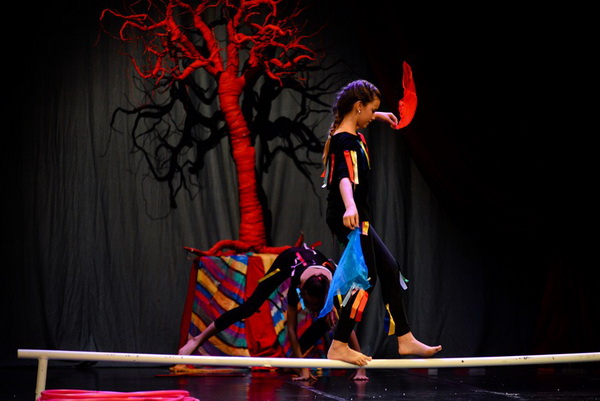 Circo Art u HNK Zadar izveo predstavu “Povratak u prirodu”