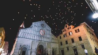 Humanitarni svjetlosni spektakl “Zaželi ljubav” na zadarskom Forumu 21. veljače 2016. Foto: Iva Perinčić Humanitarni svjetlosni spektakl “Zaželi ljubav” na zadarskom Forumu 21. veljače 2016. Foto: Iva Perinčić