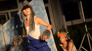 Ružno pače u izvedbi Dragon Teatra Ružno pače u izvedbi Dragon Teatra