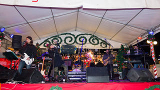 Doček 2017: Najluđa noć na zadarskom Poluotoku privukla više tisuća Zadrana i gostiju Doček 2017: Najluđa noć na zadarskom Poluotoku privukla više tisuća Zadrana i gostiju