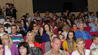 Zadar, 12.5.2012. snimio: Nenad Marčev
1. Zadarski plesni festival
(In memoriam Nives Šimatović-Predovan)
Dvorana Kazališta lutaka Zadar Zadar, 12.5.2012. snimio: Nenad Marčev
1. Zadarski plesni festival
(In memoriam Nives Šimatović-Predovan)
Dvorana Kazališta lutaka Zadar