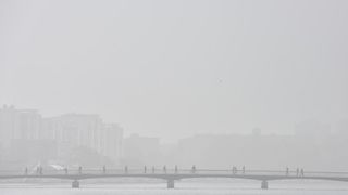 Zadar već treći dan okovan gustom maglom. Foto: Dino Stanin/Pixsell