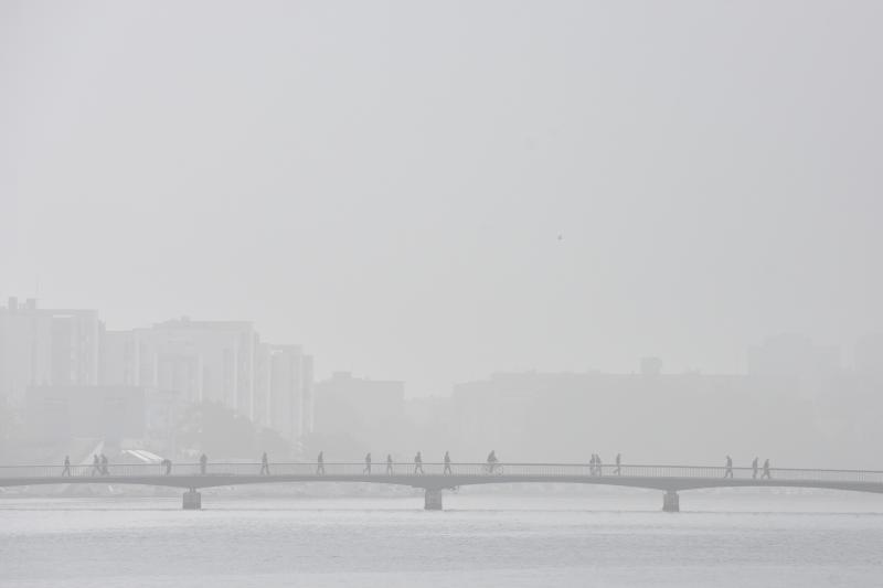 Zadar već treći dan okovan gustom maglom. Foto: Dino Stanin/Pixsell