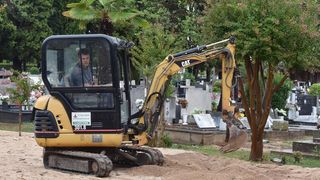 Djelatnici Nasada saniraju štetu na Gradskom groblju Zadar Djelatnici Nasada saniraju štetu na Gradskom groblju Zadar