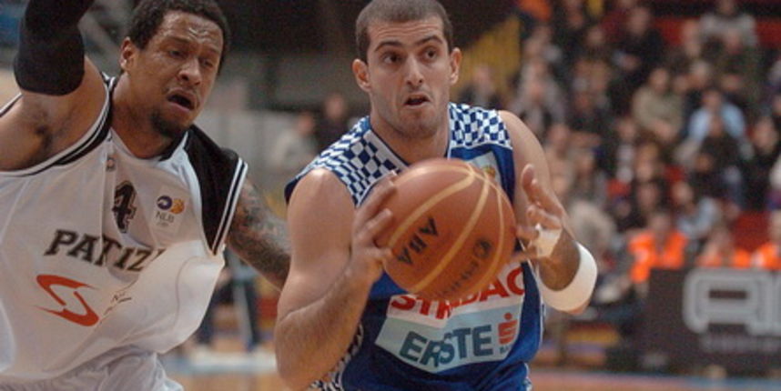 Beograd, 230110.
Kosarkaska utakmica, Jadranska liga Partizan – Zadar.
Na fotografiji: Lorens Roberts i Vedran Morovic.
Foto: Aleksandar Dimitrijevic / Cropix Beograd, 230110.
Kosarkaska utakmica, Jadranska liga Partizan – Zadar.
Na fotografiji: Lorens Roberts i Vedran Morovic.
Foto: Aleksandar Dimitrijevic / Cropix