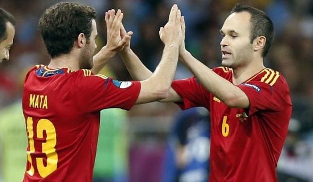Juan Mata i Andres Iniesta, foto: AP Photo
