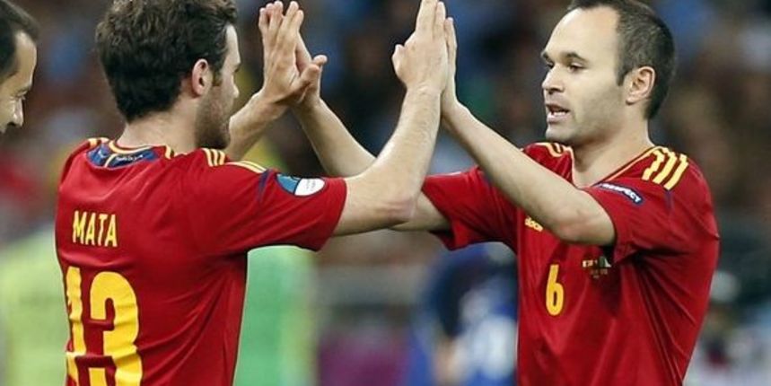 Juan Mata i Andres Iniesta, foto: AP Photo