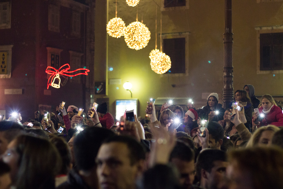 Doček 2017: Najluđa noć na zadarskom Poluotoku privukla više tisuća Zadrana i gostiju Doček 2017: Najluđa noć na zadarskom Poluotoku privukla više tisuća Zadrana i gostiju