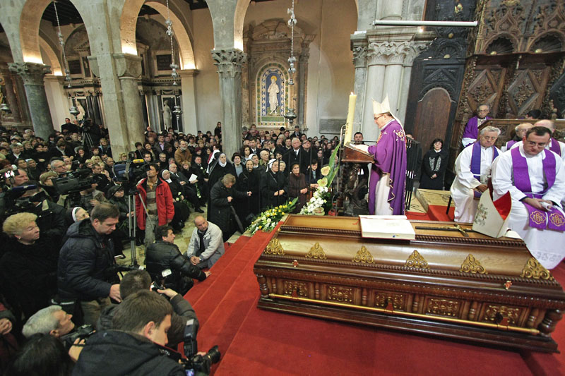 Posljednji ispraćaj nadbiskupa Ivana Prenđe (foto: Marin Gospić)