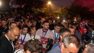 Veličanstven doček četvorice zadarskih Vatrenih od Gradskog mosta do Foruma