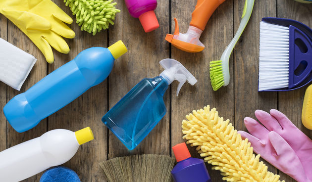 5. Glazbeni kipovi – sve je zabavnije uz malo glazbe. Igrajte s njima glezbene kipove i dok obavljaju zadatak, pauzirajte glazbu tako da se moraju zamrznuti u položaju u kojem se nalaze dok glazba ponovno ne krene