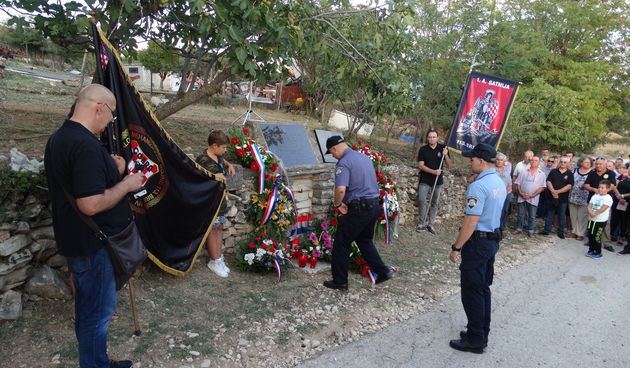U Buliću otkrivena spomen ploča hrvatskom branitelju Željku Čubriću