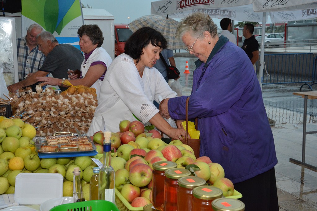 Prva godišnjica rada Seljačke tržnice, foto: Iva Perinčić Prva godišnjica rada Seljačke tržnice, foto: Iva Perinčić