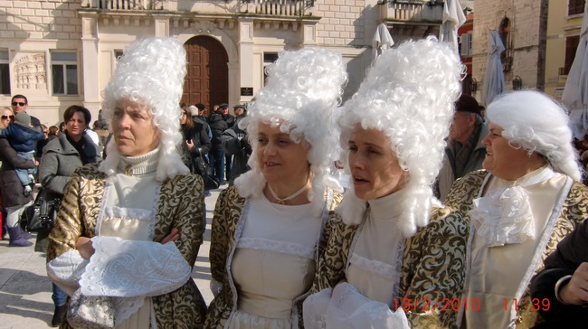 Zadarski karneval 2010: KUD “Druzina” Pag na Narodnom trgu