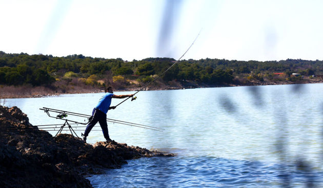 Ribič na Vranskon jezeru