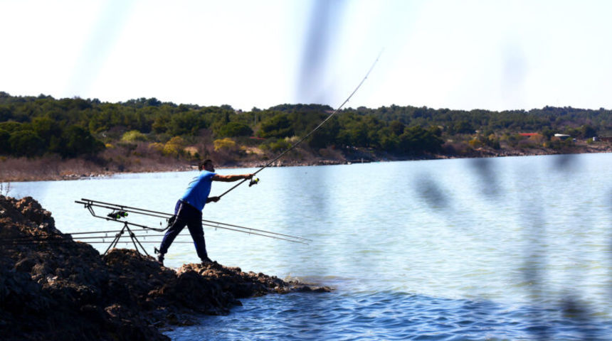 Ribič na Vranskon jezeru Ribič na Vranskon jezeru