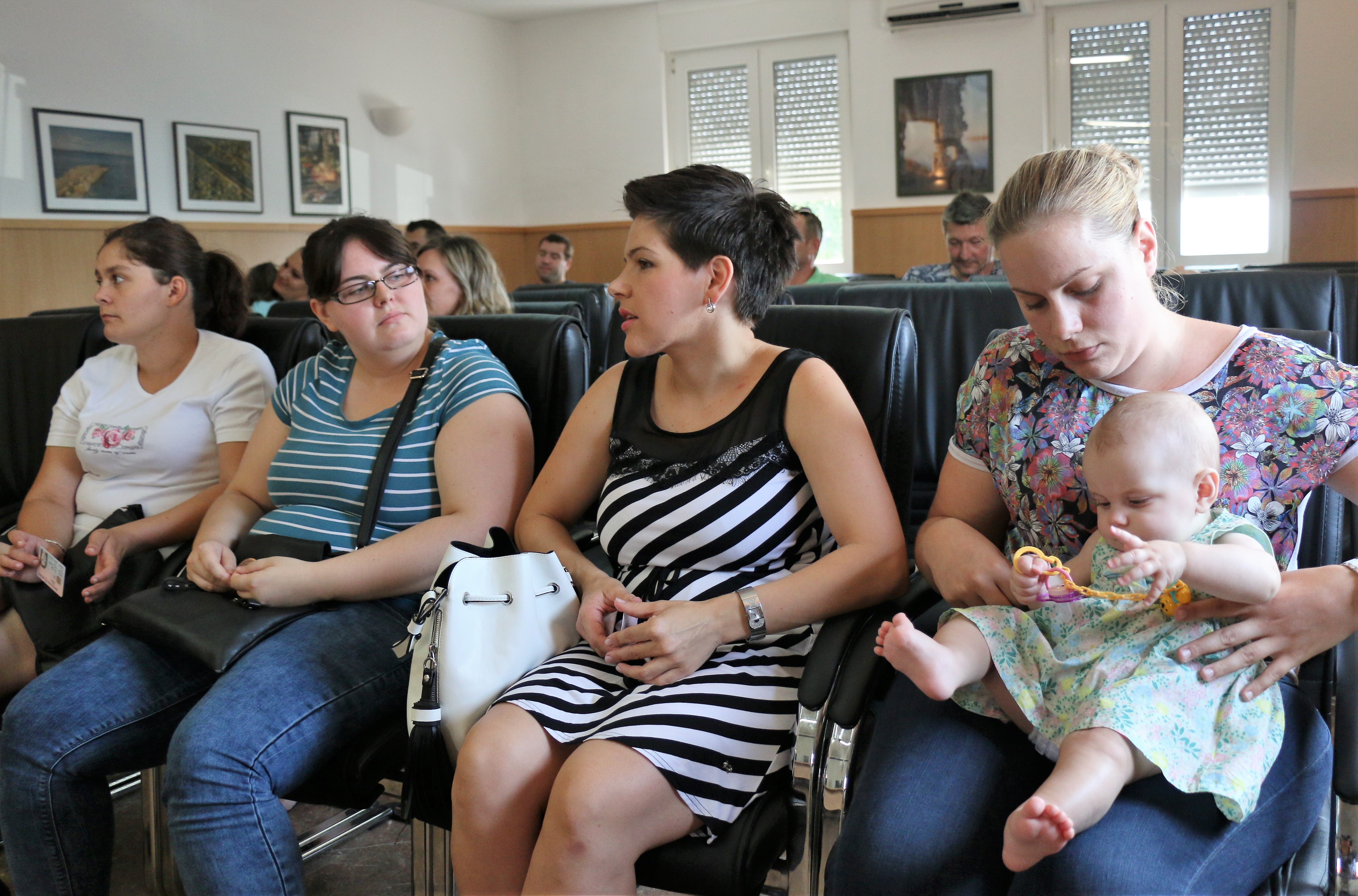 Vir: Dodjela potpore za opremu novorođenčadi Vir: Dodjela potpore za opremu novorođenčadi