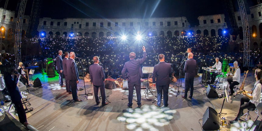 Tomislav Bralić i Klapa Intrade @ Arena Pula Tomislav Bralić i Klapa Intrade @ Arena Pula