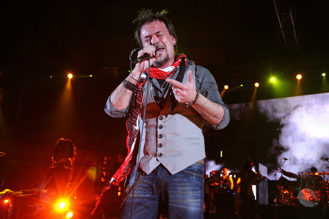 Zagreb, 220410.
U sklopu velike turneje Toleranca tour 2010 i povodom izlaska novog albuma naziva “Toleranca” Zlatan Stipisic Gibonni veceras je u KC Drazen Petrovic odrzao prvi od 2 predvidjena zagrebacka koncerta.
Na slici: Gibonni.
Foto: Neja Markicevi