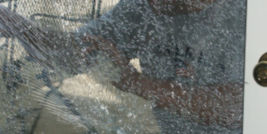 Razbijeno staklo/Foto: Barkun.hr