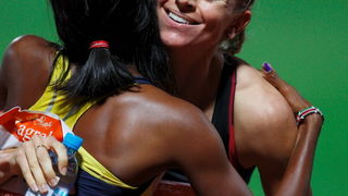 Zagreb, 130911.
IAAF World Challenge Zagreb 2011, 
61. memorijal Borisa Hanzekovica na atletskom stadionu Mladost na Savi.
Na slici: pobjednica 200 m, zene, Vessey Maggie pobjenica, cestita joj drugoplasirana Santiusty Yunesy. 
Foto: Goran Mehkek / CROPIX