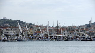 Otok Murter, 300912.
Latinsko idro, najveca regata tradicionalnih gajeta, leuta i kaica odrzana je danas u Murteru. Na regati je startalo oko 100 brodova.
Foto: Niksa Stipanicev / CROPIX Otok Murter, 300912.
Latinsko idro, najveca regata tradicionalnih gajeta, leuta i kaica odrzana je danas u Murteru. Na regati je startalo oko 100 brodova.
Foto: Niksa Stipanicev / CROPIX