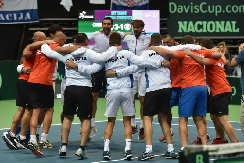 Davis Cup: Fešta nakon pobjede Marina Čilića nad Richardom Gasquetom i osiguranog plasmana u finale Davis Cupa. Photo: Hrvoje Jelavić/PIXSELL