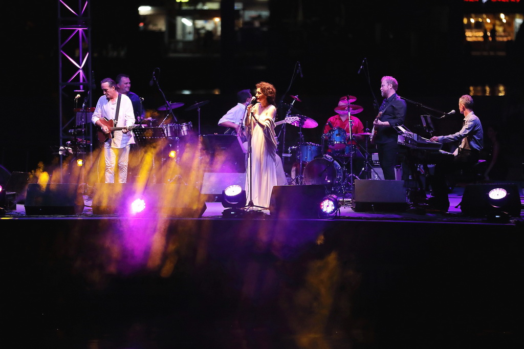 Čudesna Doris Dragović oduševila u Biogradu na Moru Čudesna Doris Dragović oduševila u Biogradu na Moru