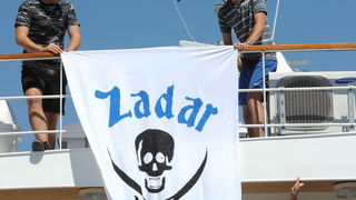 Zadar, 200811.
Navijacka skupina Tornado iz Zadra krenula je brodom na nogometnu utakmicu 5. kola 1. HNL-a u Sibeniku
Foto: Andrija Lucic / CROPIX Zadar, 200811.
Navijacka skupina Tornado iz Zadra krenula je brodom na nogometnu utakmicu 5. kola 1. HNL-a u Sibeniku
Foto: Andrija Lucic / CROPIX