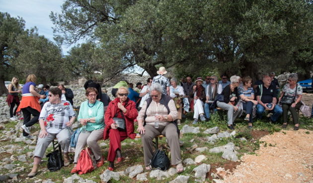 U Vrtovima lunjskih maslina održana 12. Lunjska maslinada. Foto: Vinko Pešić
